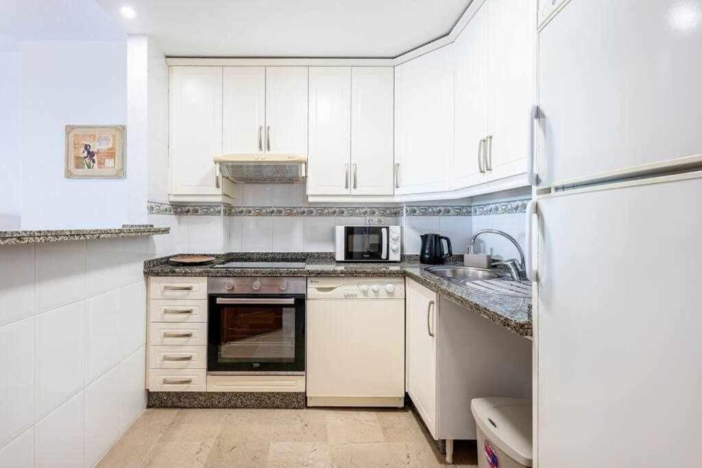 797 Holiday Rentals- Hermoso Apartamento Para 4 En Бенальмадена Екстер'єр фото