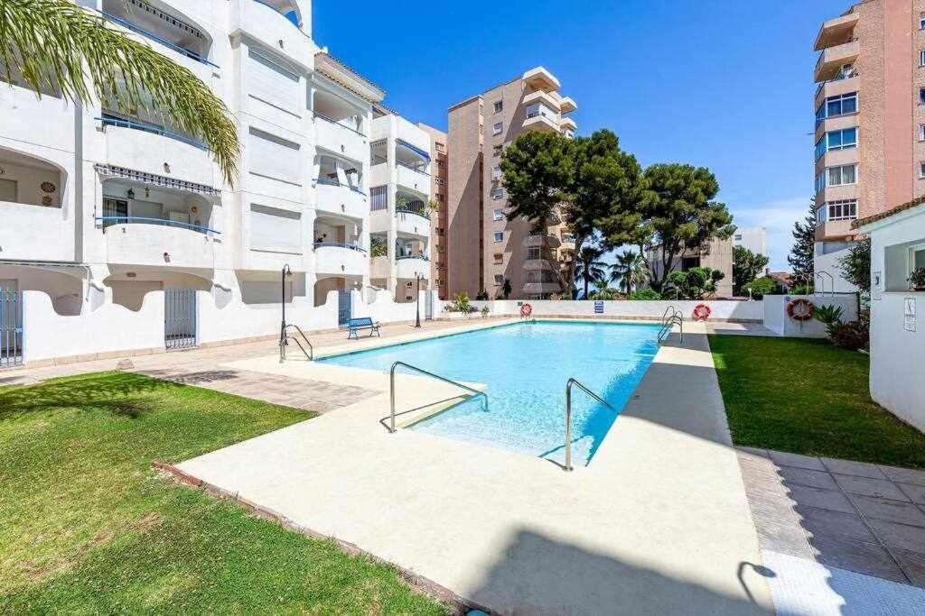 797 Holiday Rentals- Hermoso Apartamento Para 4 En Бенальмадена Екстер'єр фото