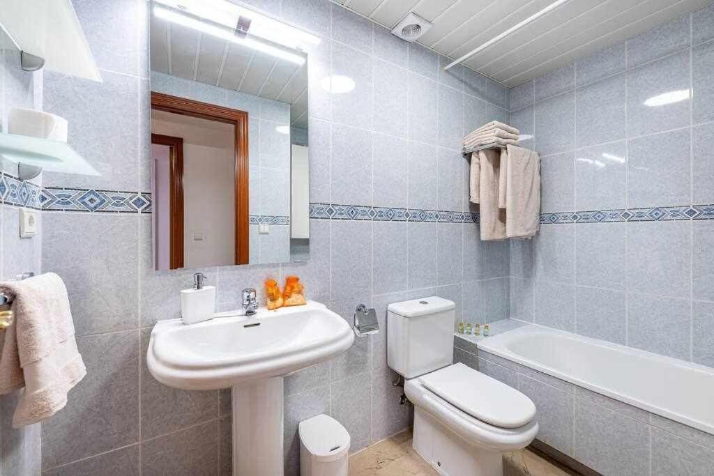 797 Holiday Rentals- Hermoso Apartamento Para 4 En Бенальмадена Екстер'єр фото